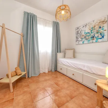 Holiday home Malolo-private Pool And Jacuzzi