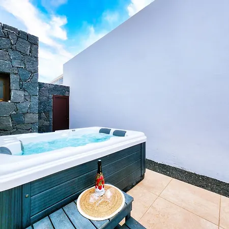 Malolo-private Pool And Jacuzzi Holiday home *
